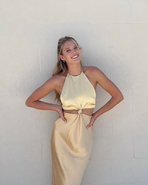 Carrie Halter Maxi in Yellow
